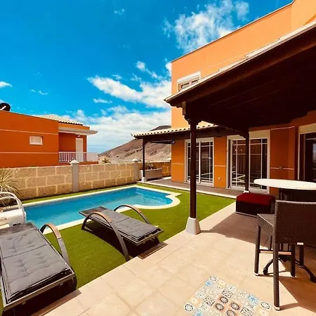 Sunny Island N 6 In Cristianos, Tenerife *
